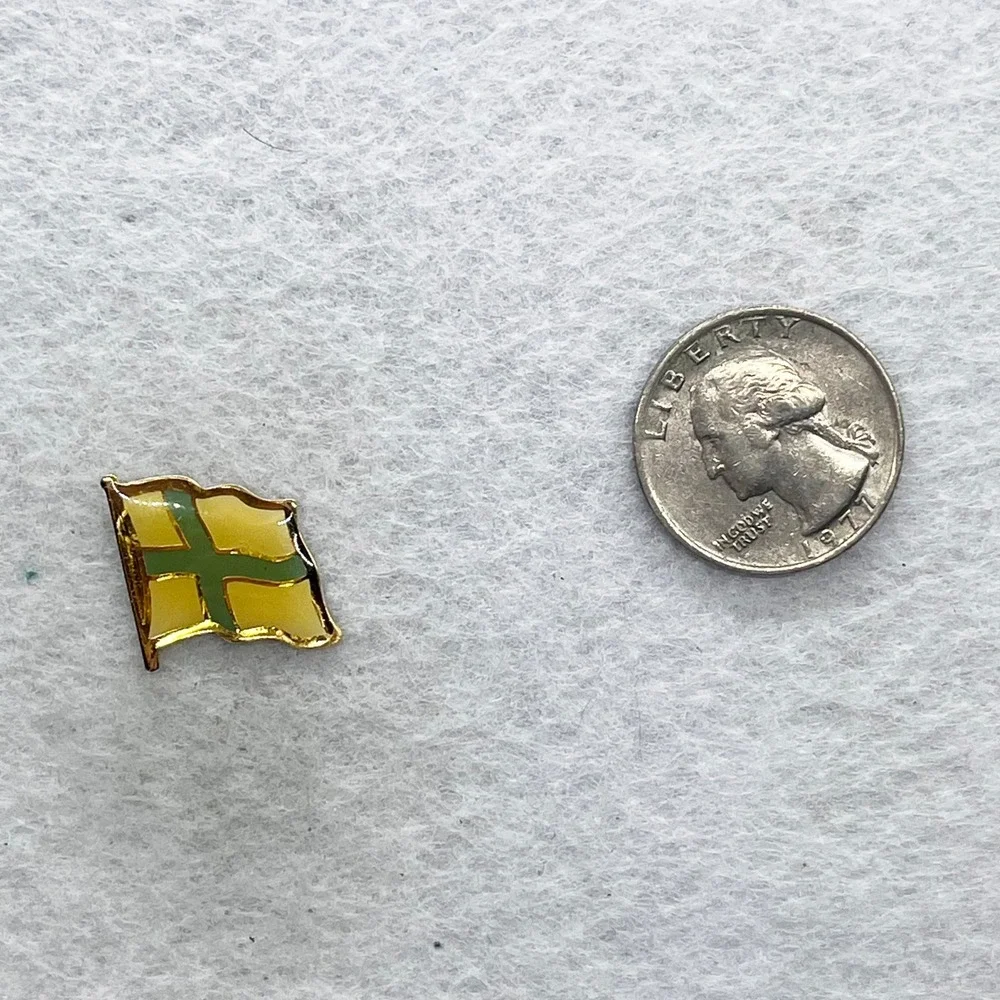 🔮‎ 5/$25 Vintage Finland Flag Pin
